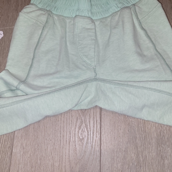 Lululemon Happy Yin Year Sweatpant Size 2 - Picture 13 of 16